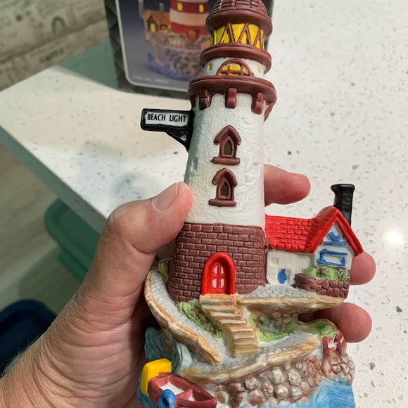 Vintage Porcelain hand painted lighthouse - Picture 4 of 9